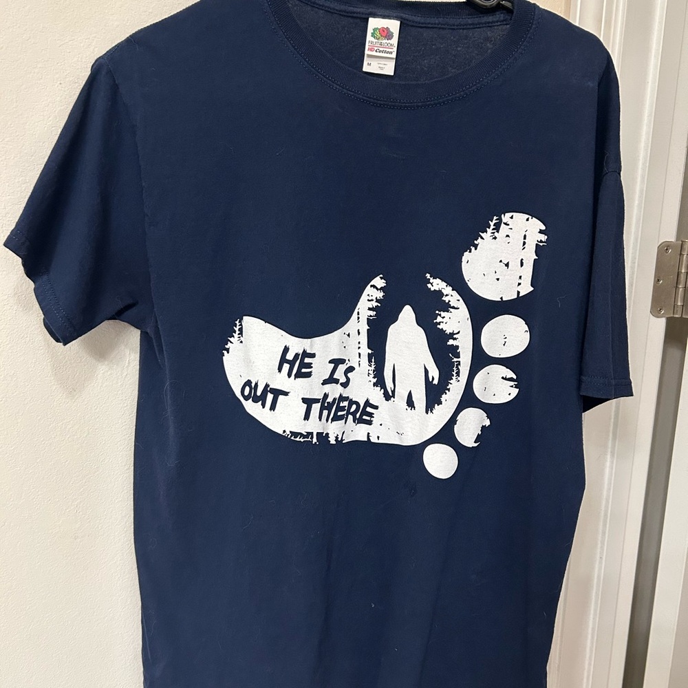 Bigfoot “He Is Out There” Graphic T Shirt Navy Medium